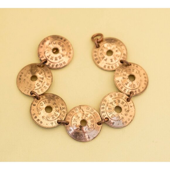 Vintage Gold Tone Coin Bracelet 8 Inches i11 - Picture 1 of 3